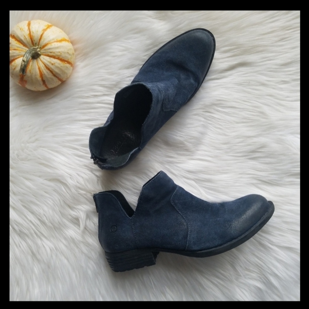 Born Kerri Shark Navy Distressed Suede booties 9.5